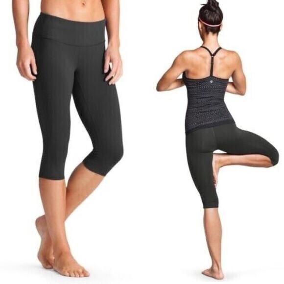Athleta Chaturanga Knicker Capri Leggings Mid Rise Solid Black Womens S Small - Picture 1 of 7